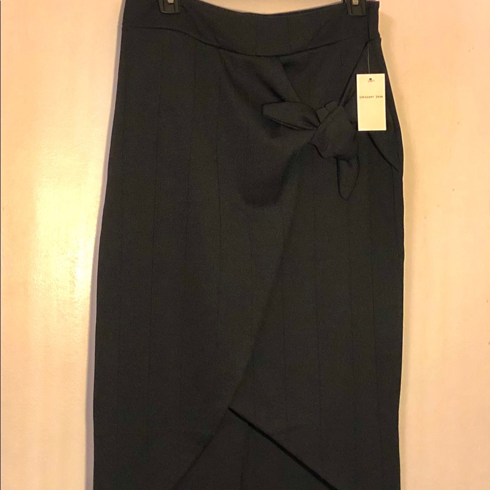 Black pencil tulip skirt